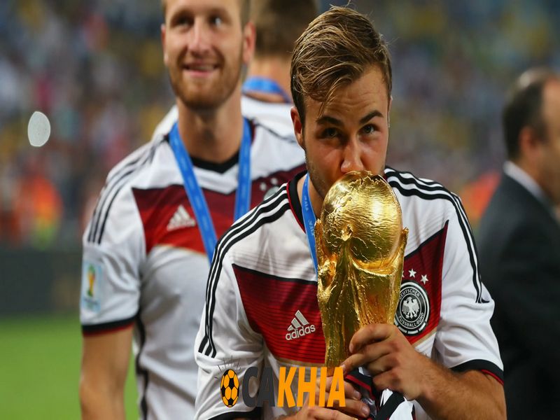 Đội hình tuyển Đức khi đó sở hữu nhiều tiền vệ trẻ vô cùng sáng giá như Gotze hay Kroos Đội hình tuyển Đức khi đó sở hữu nhiều tiền vệ trẻ vô cùng sáng giá như Gotze hay Kroos