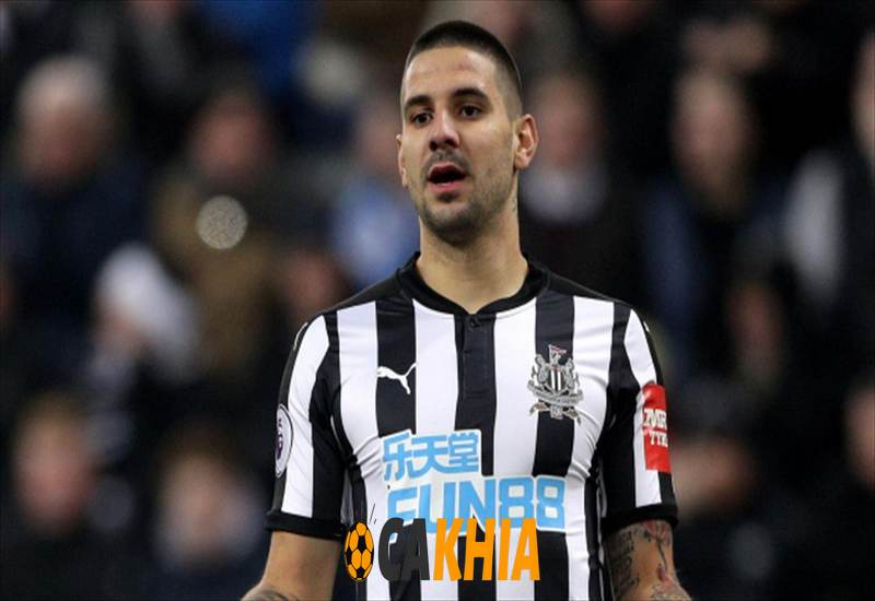 Aleksandar Mitrović là một tiền đạo có khả năng săn bàn xuất sắc Aleksandar Mitrović là một tiền đạo có khả năng săn bàn xuất sắc